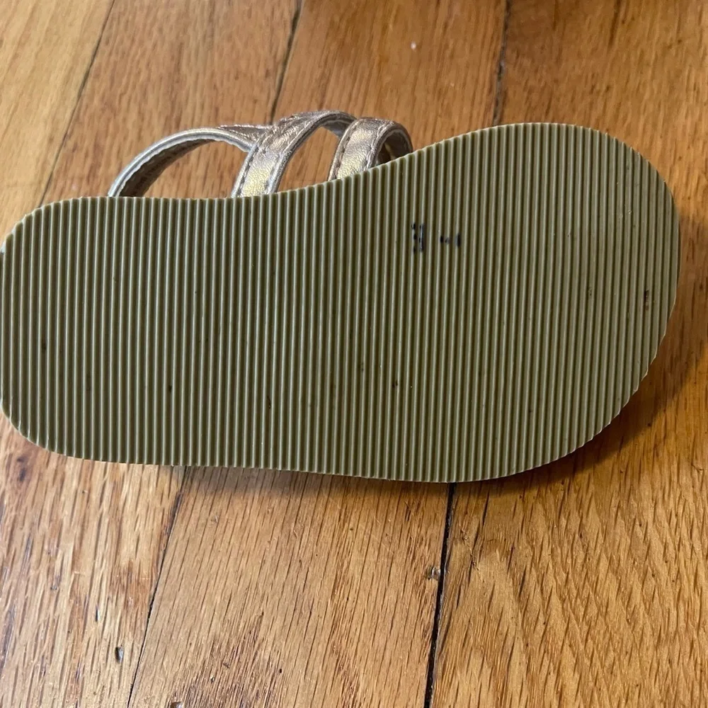 The Children’s Place | Gold Metallic Braided Sandals | Size 4